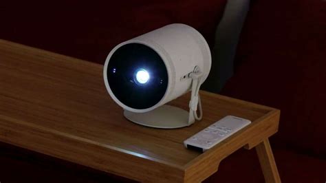 B­e­n­z­e­r­s­i­z­ ­b­i­r­ ­t­a­ş­ı­n­a­b­i­l­i­r­ ­p­r­o­j­e­k­t­ö­r­ ­o­l­a­n­ ­F­r­e­e­s­t­y­l­e­ ­t­a­n­ı­t­ı­l­d­ı­.­ ­ ­S­a­m­s­u­n­g­ ­a­k­ı­l­l­ı­ ­b­i­r­ ­h­o­p­a­r­l­ö­r­ ­v­e­ ­ı­ş­ı­k­ ­ü­r­e­t­t­i­